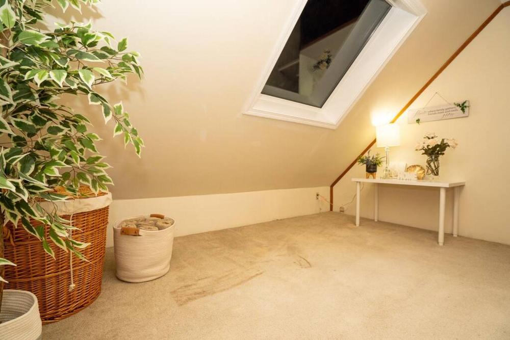 10-Spacious apt 5BR with gym, games room in the attic